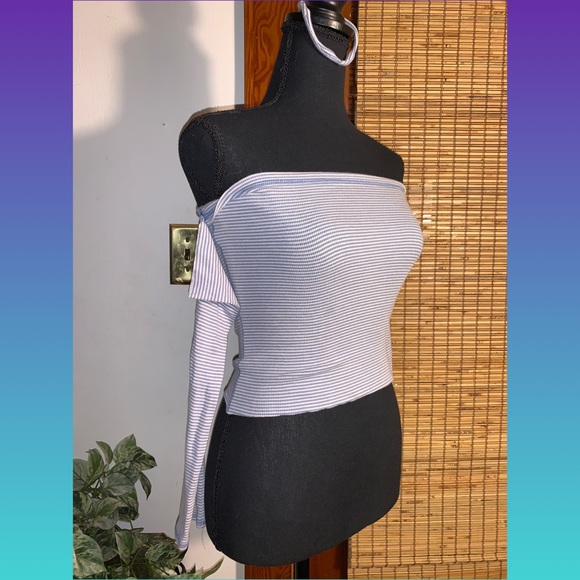 She - Picture 2 of 4